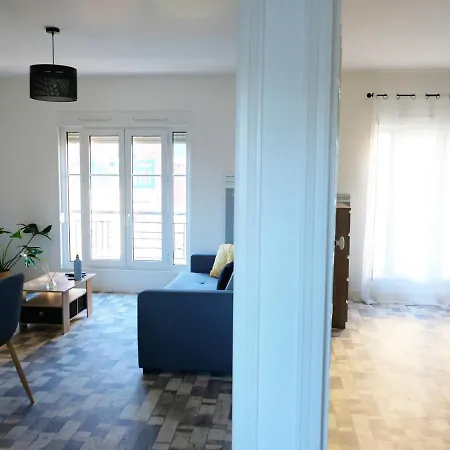 Apartment Granville: Beau 2 Pieces Entre Mer Et Centre-Ville Granville