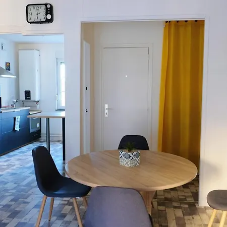 Apartment Granville: Beau 2 Pieces Entre Mer Et Centre-Ville Granville